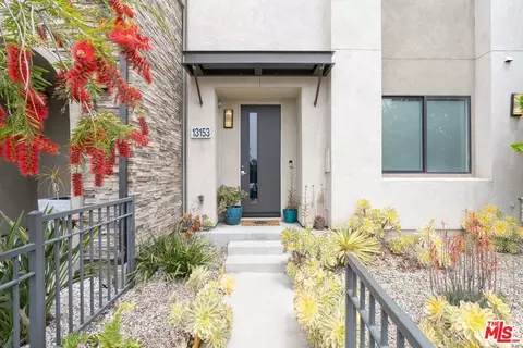 Exterior - 13153 Victory Blvd, Van Nuys, CA 91401 photo 3 of 3