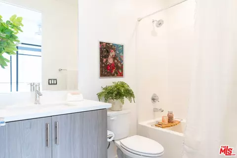 Bath - 13153 Victory Blvd, Van Nuys, CA 91401 photo 4 of 5
