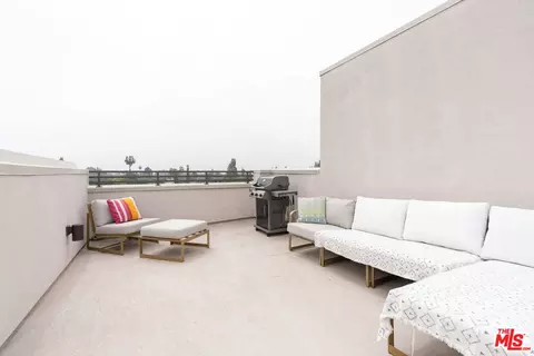 Exterior - 13153 Victory Blvd, Van Nuys, CA 91401 photo 1 of 3