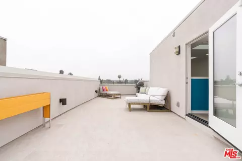 Exterior - 13153 Victory Blvd, Van Nuys, CA 91401 photo 2 of 3