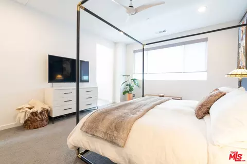 Bedroom - 13153 Victory Blvd, Van Nuys, CA 91401 photo 3 of 6