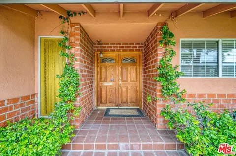 730 Avonglen Ter, Glendale, CA 91206
