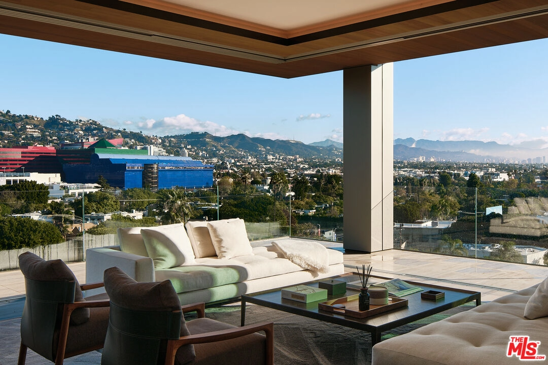 8899 Beverly Blvd Unit 8B