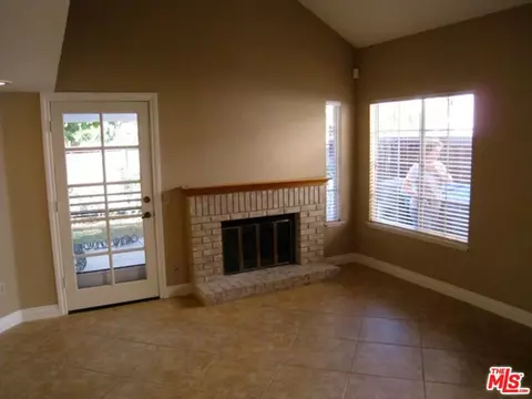 Living - 1873 Suntree Ln, Simi Valley, CA 93063 photo 3 of 3