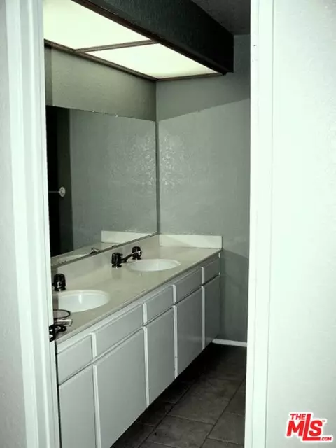 Bath - 1873 Suntree Ln, Simi Valley, CA 93063 photo 1 of 1