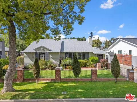 13947 Peach Grove St, Sherman Oaks, CA 91423