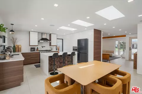 6142 Manton Ave, Woodland Hills, CA 91367