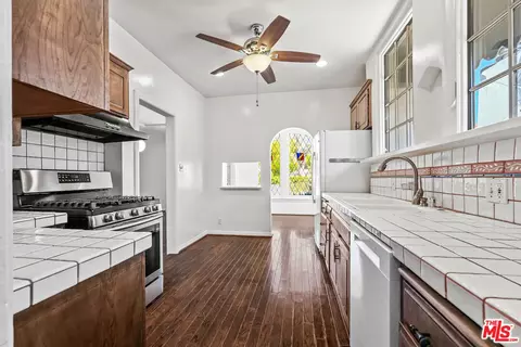 Kitchen - 6436 W 5th St, Los Angeles, CA 90048 photo 4 of 4