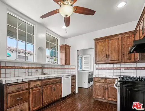 Kitchen - 6436 W 5th St, Los Angeles, CA 90048 photo 2 of 4