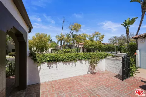 Exterior - 6436 W 5th St, Los Angeles, CA 90048 photo 3 of 16