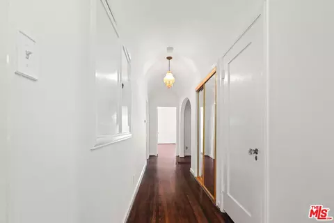 Entry Way - 6436 W 5th St, Los Angeles, CA 90048 photo 3 of 3