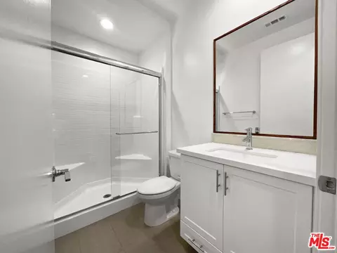13205 Victory Blvd, Van Nuys, CA 91401 photo 7