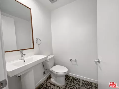 13205 Victory Blvd, Van Nuys, CA 91401 photo 10