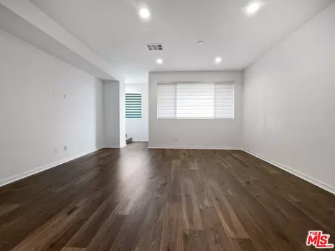 13205 Victory Blvd, Van Nuys, CA 91401 photo 12