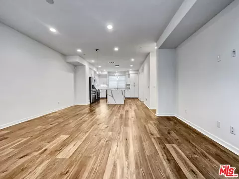 13205 Victory Blvd, Van Nuys, CA 91401 photo 3