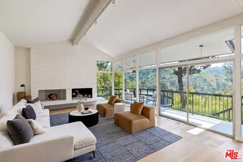 2275 Betty Ln, Beverly Hills, CA 90210