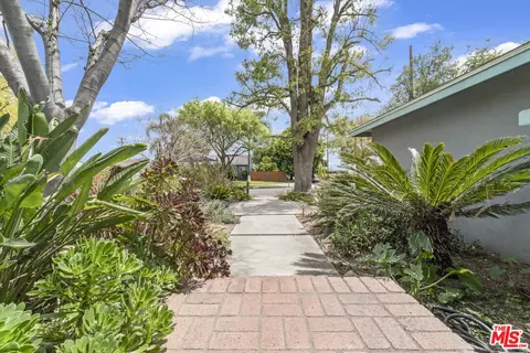 Exterior - 7033 Bothwell Rd, Reseda, CA 91335 photo 6 of 12