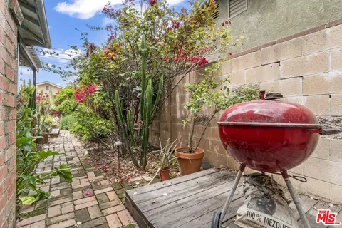 Exterior - 7033 Bothwell Rd, Reseda, CA 91335 photo 10 of 12