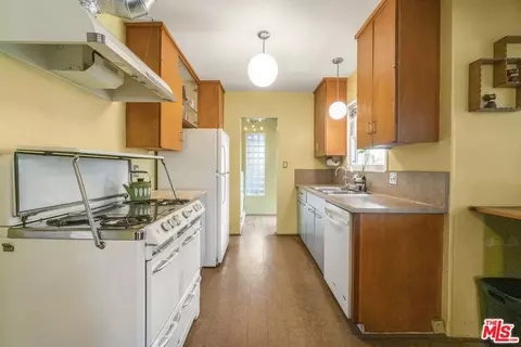 Kitchen - 7033 Bothwell Rd, Reseda, CA 91335 photo 3 of 3