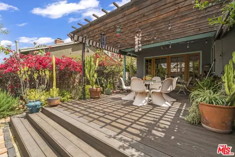 Exterior - 7033 Bothwell Rd, Reseda, CA 91335 photo 7 of 12