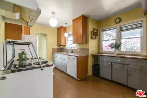 Kitchen - 7033 Bothwell Rd, Reseda, CA 91335 photo 1 of 3