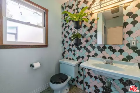 Bath - 7033 Bothwell Rd, Reseda, CA 91335 photo 2 of 4