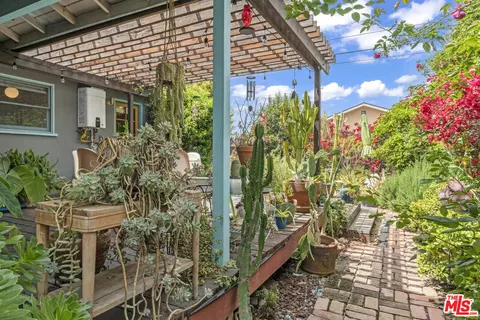 Exterior - 7033 Bothwell Rd, Reseda, CA 91335 photo 9 of 12