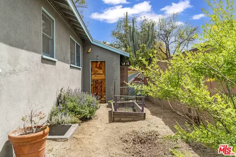 Exterior - 7033 Bothwell Rd, Reseda, CA 91335 photo 11 of 12