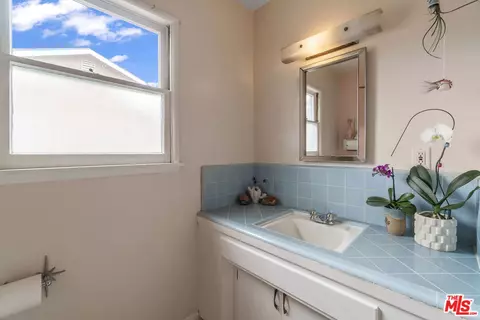 Bath - 7033 Bothwell Rd, Reseda, CA 91335 photo 4 of 4