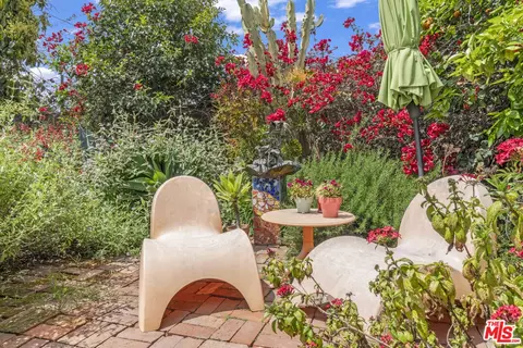 Exterior - 7033 Bothwell Rd, Reseda, CA 91335 photo 8 of 12
