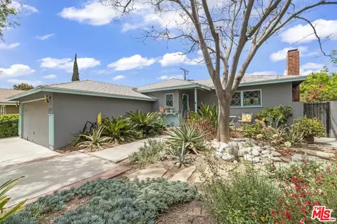 Exterior - 7033 Bothwell Rd, Reseda, CA 91335 photo 2 of 12