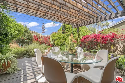 Dining - 7033 Bothwell Rd, Reseda, CA 91335 photo 3 of 3