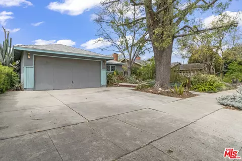 Exterior - 7033 Bothwell Rd, Reseda, CA 91335 photo 4 of 12