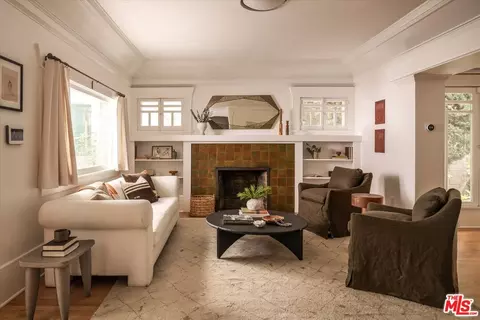 2115 Rodney Dr, Los Angeles, CA 90027
