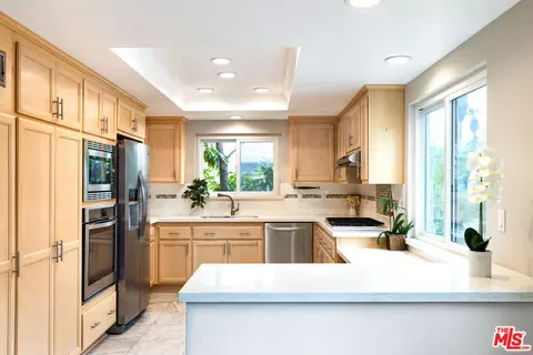 330 W California Blvd #201, Pasadena, CA 91105