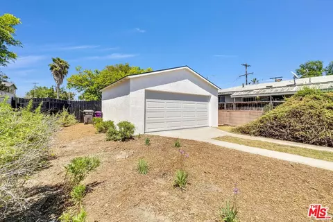 Exterior - 95 E Louise St, Long Beach, CA 90805 photo 4 of 8