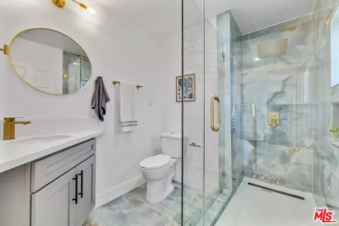 Bath - 95 E Louise St, Long Beach, CA 90805 photo 2 of 3