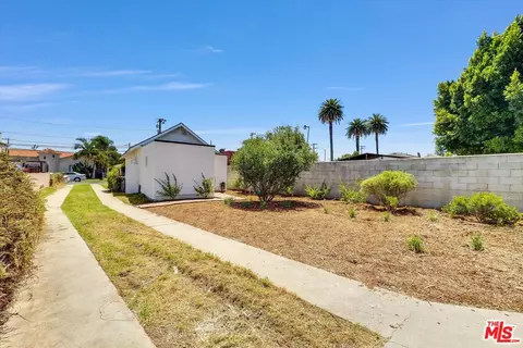 Exterior - 95 E Louise St, Long Beach, CA 90805 photo 3 of 8
