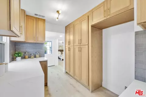 Kitchen - 95 E Louise St, Long Beach, CA 90805 photo 4 of 6