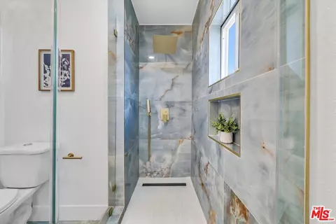 Bath - 95 E Louise St, Long Beach, CA 90805 photo 3 of 3