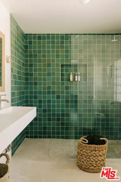 Bath - 58183 Burke Rd, Yucca Valley, CA 92284 photo 3 of 6
