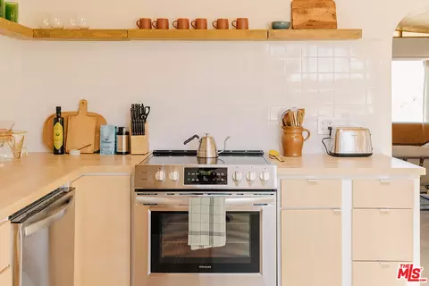 Kitchen - 58183 Burke Rd, Yucca Valley, CA 92284 photo 3 of 4