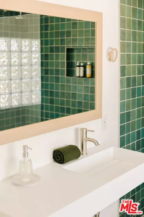 Bath - 58183 Burke Rd, Yucca Valley, CA 92284 photo 4 of 6