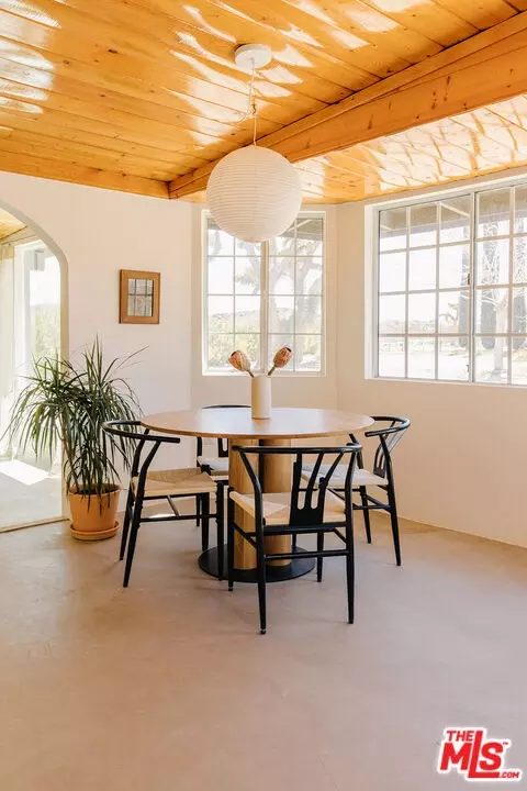 Dining - 58183 Burke Rd, Yucca Valley, CA 92284 photo 2 of 4