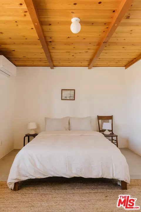Bedroom - 58183 Burke Rd, Yucca Valley, CA 92284 photo 7 of 9