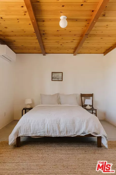 Bedroom - 58183 Burke Rd, Yucca Valley, CA 92284 photo 5 of 9