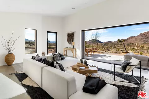 Living - 8989 Tortuga Trl, Joshua Tree, CA 92252 photo 2 of 2