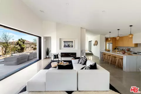 Living - 8989 Tortuga Trl, Joshua Tree, CA 92252 photo 1 of 2