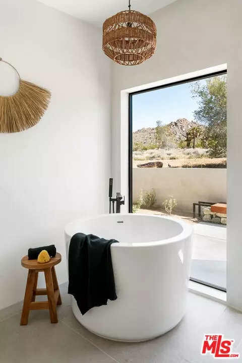 Bath - 8989 Tortuga Trl, Joshua Tree, CA 92252 photo 1 of 2