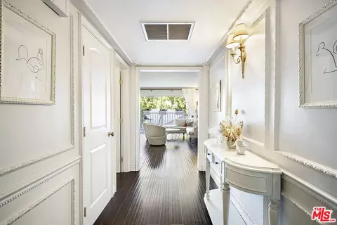 434 S Canon Dr #302, Beverly Hills, CA 90212